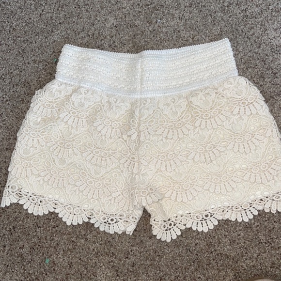 Bohemian Layered Lace Shorts - Picture 3 of 3